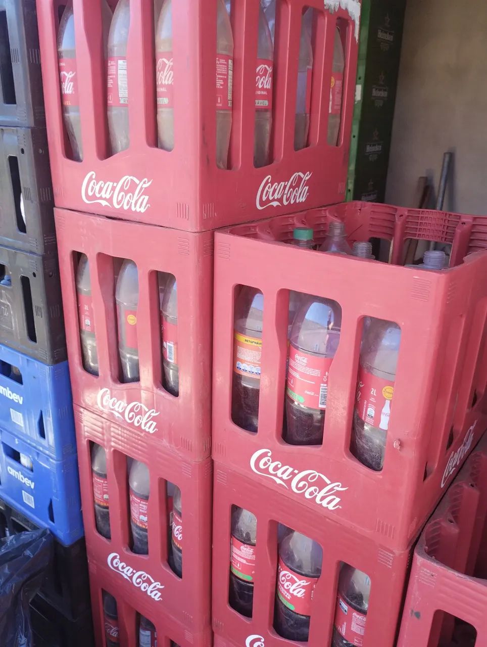 vendo caixas de coca cola dois litros retornável  - Foto 2