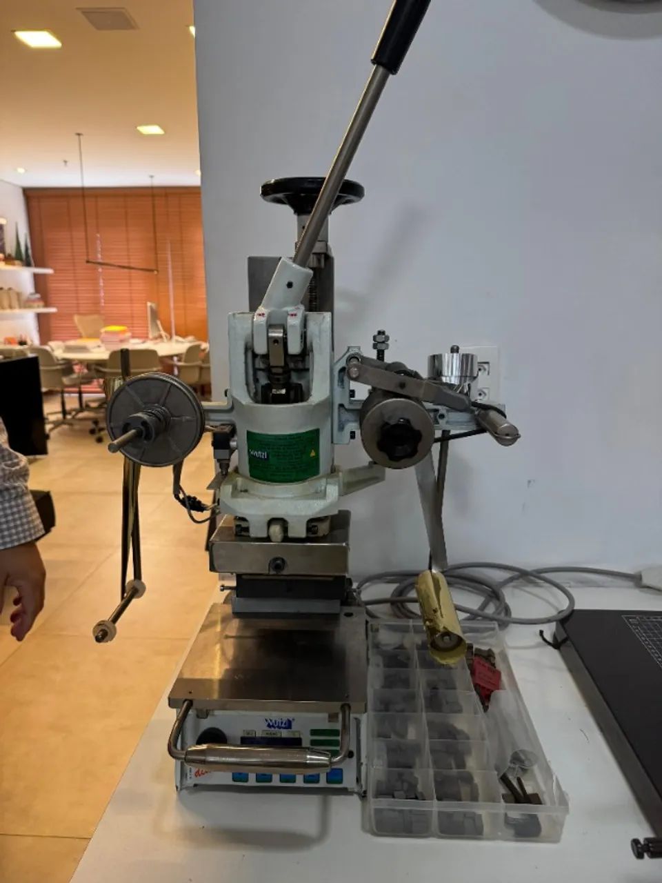Máquina Hot Stamping PJ-6 Wultz 220V + Alfabeto + Cabeçote