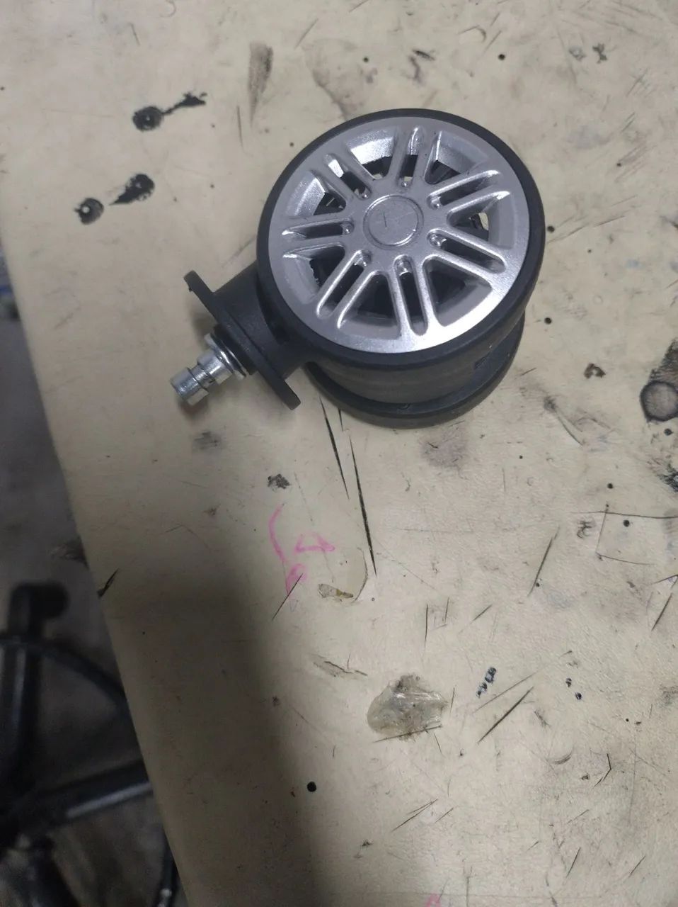 4 rodas de mala  de  encaixe 