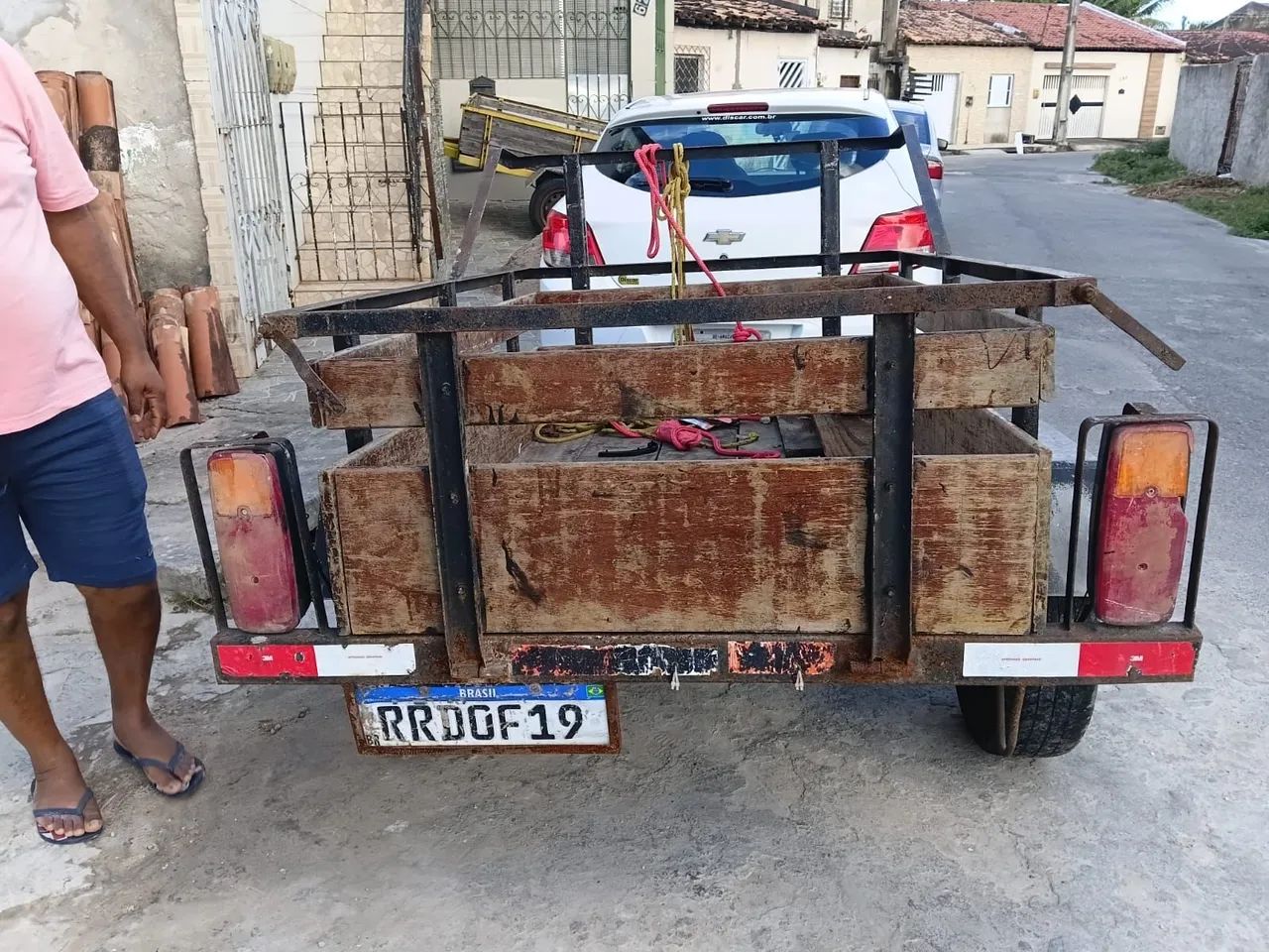 Carrocinha reboque emplacada 