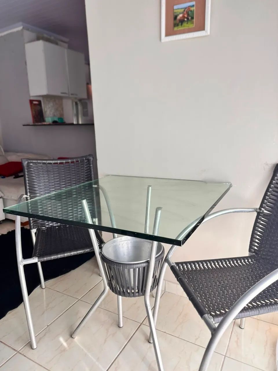 Mesa de vidro com balde de gelo para colocar bebidas  - Foto 5