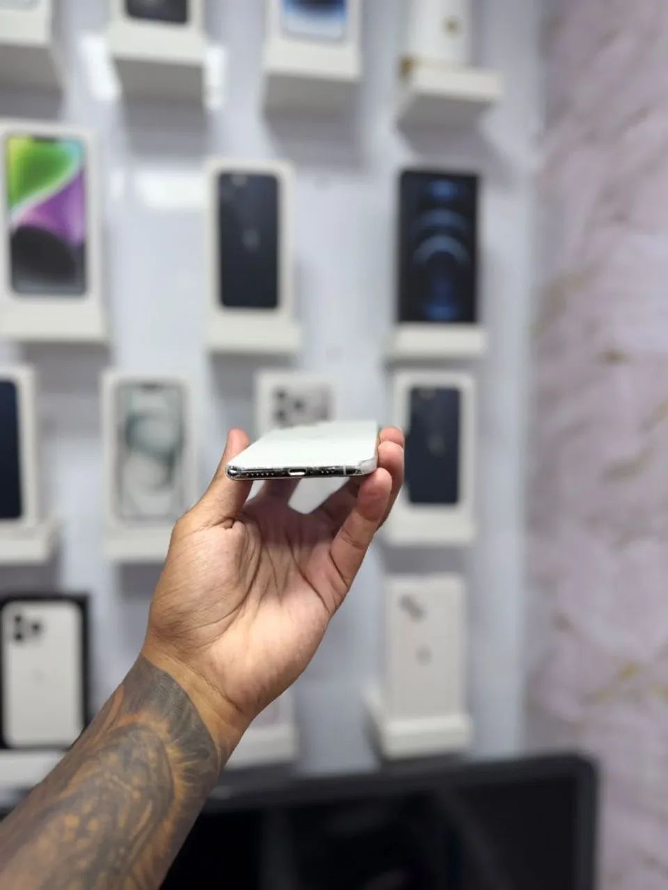 IPHONE 11 PRO 64GB BRANCO<br>R$ 1.550,00 TOP - Foto 2