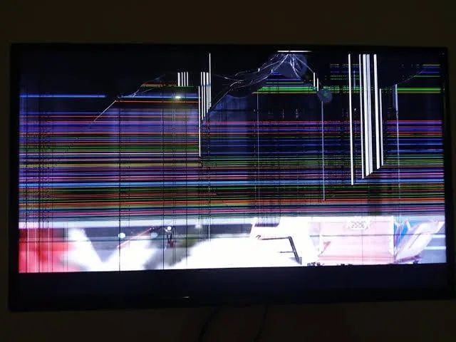 TV Samsung 32 Polegadas Para Peças (Tela Quebrada) + Controle - Foto 2