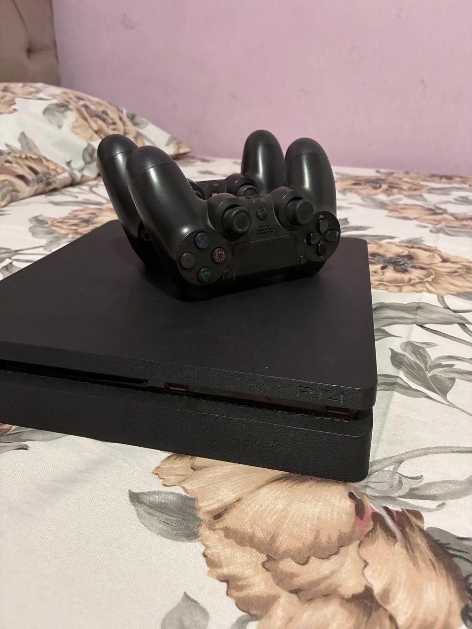 PS4 SLIM 1TB + 2 CONTROLES + JOGOS! - Foto 2