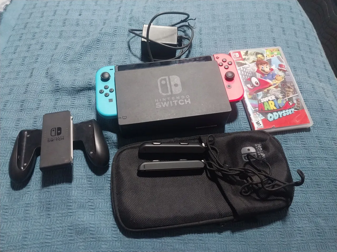 Nintendo switch OLED, com 4 controles e bolsa de armazenamento do