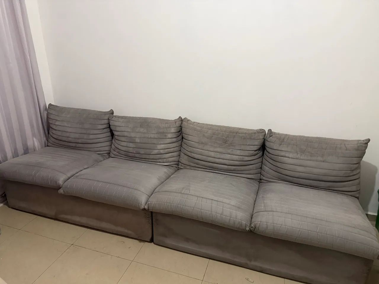 Sofá Cinza de 4 Lugares 