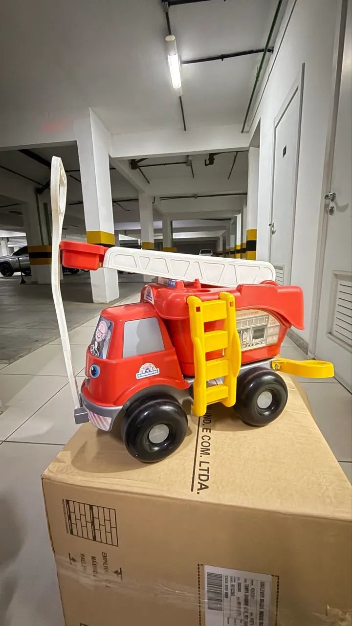 Carro de bombeiro infantil
