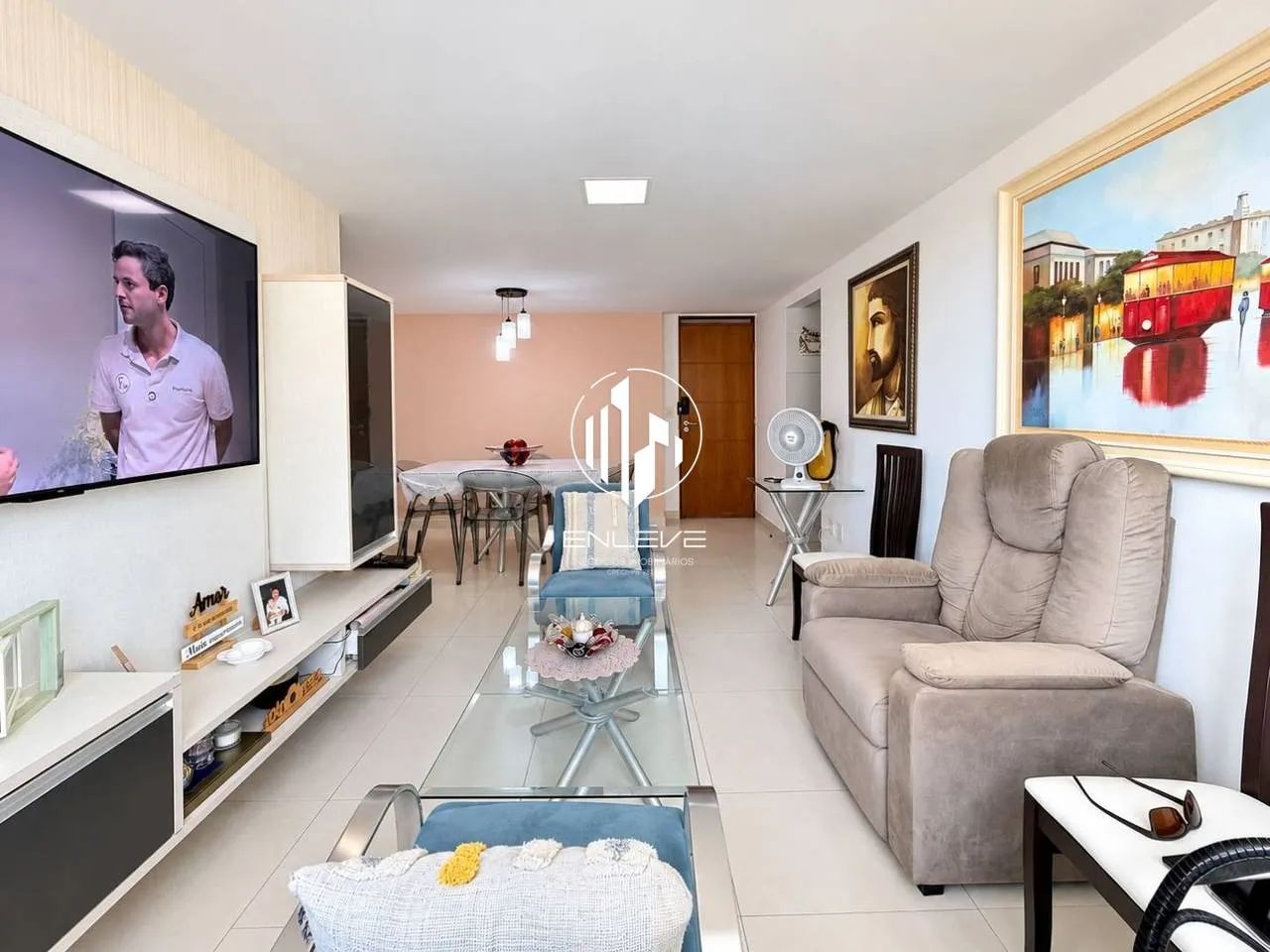 Apartamento com 3 Quartos + Móveis Projetados, à 150m do Mar - Foto 2