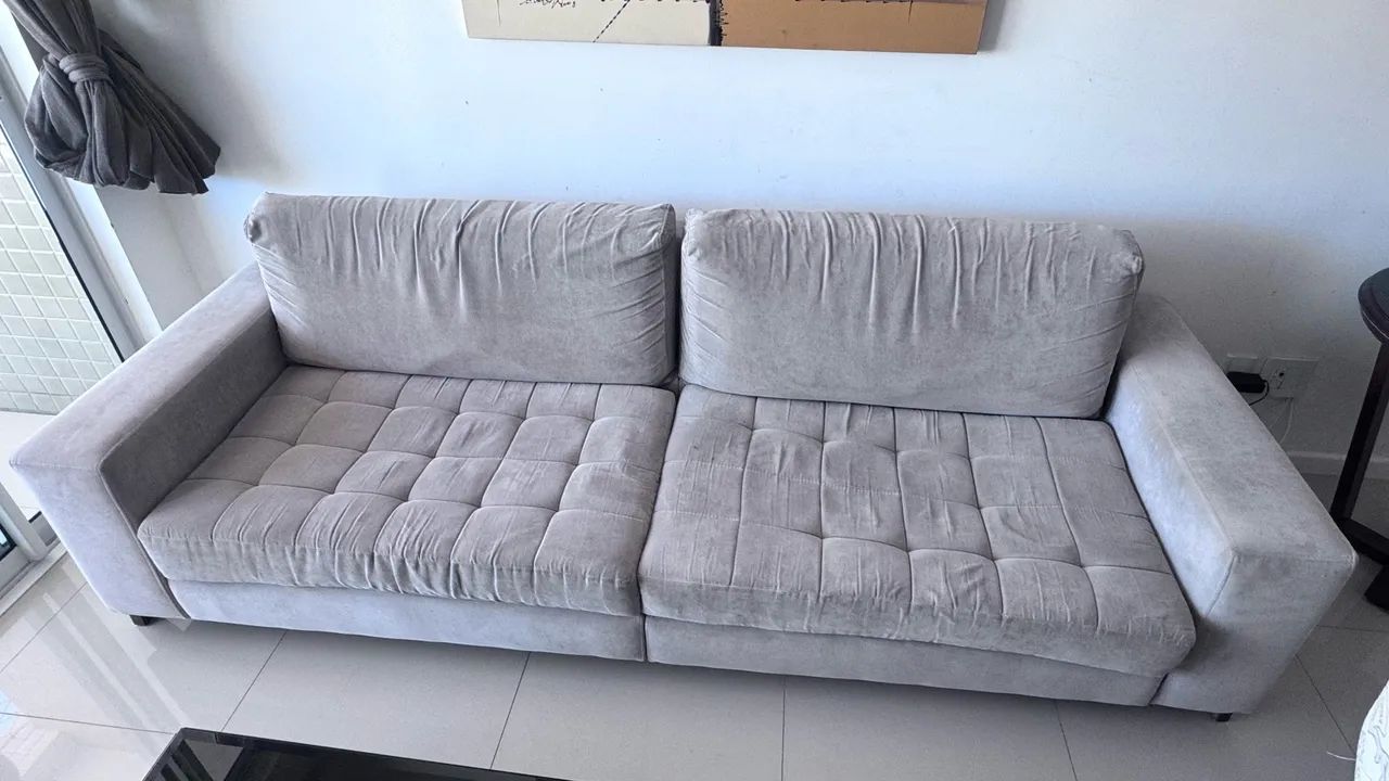 Sofá 2,50m cinza claro, Confortável e em ótimo estado - Fortaleza