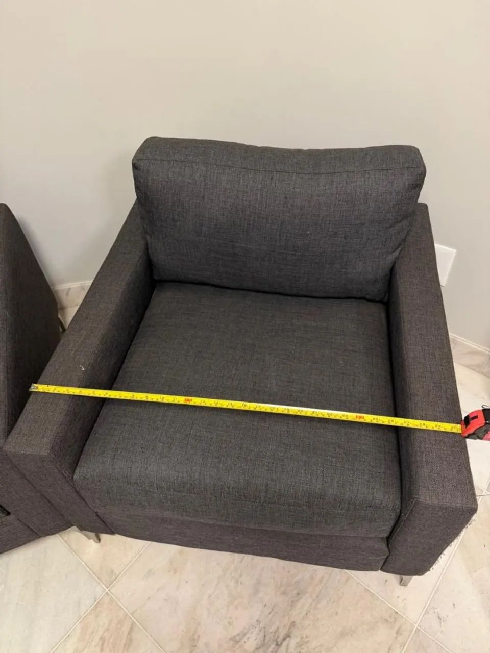Duas Poltronas em tecido  - Foto 2