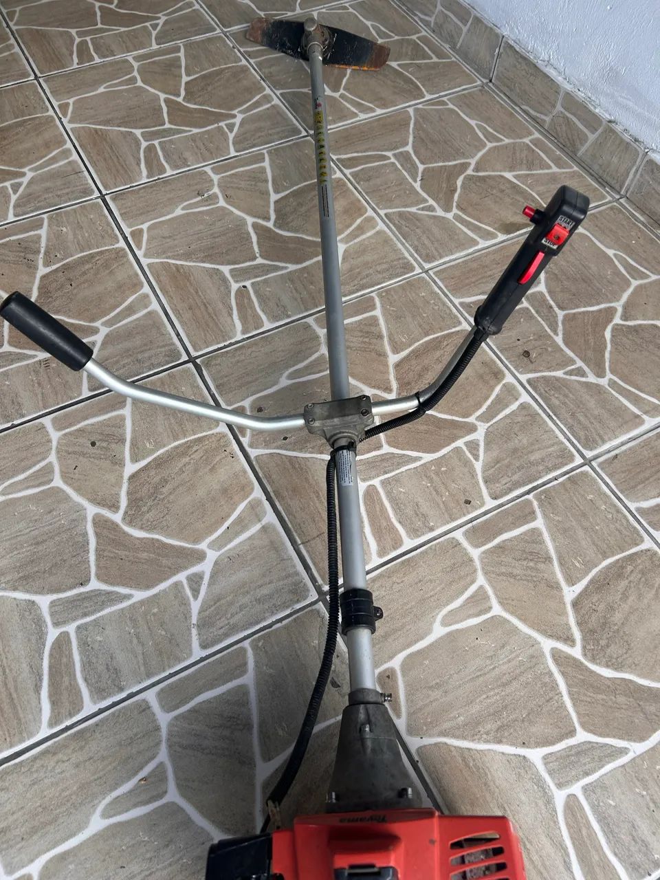 Roçadeira toyama 63cc - Foto 5