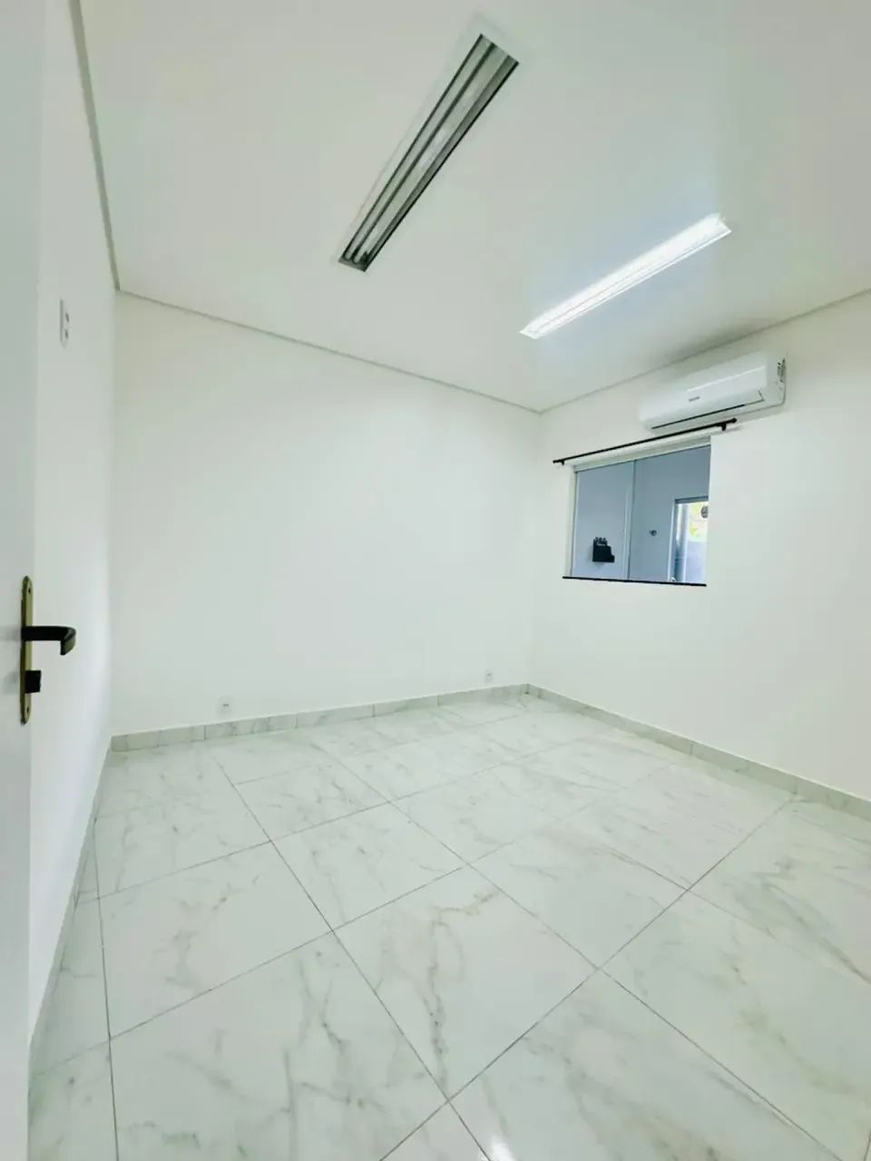 ALUGO LINDA CASA SEMI MOBILIADA DE 2 QUARTOS NA MARAMBAIA, COM CENTRAIS NOS QUARTOS - Foto 5
