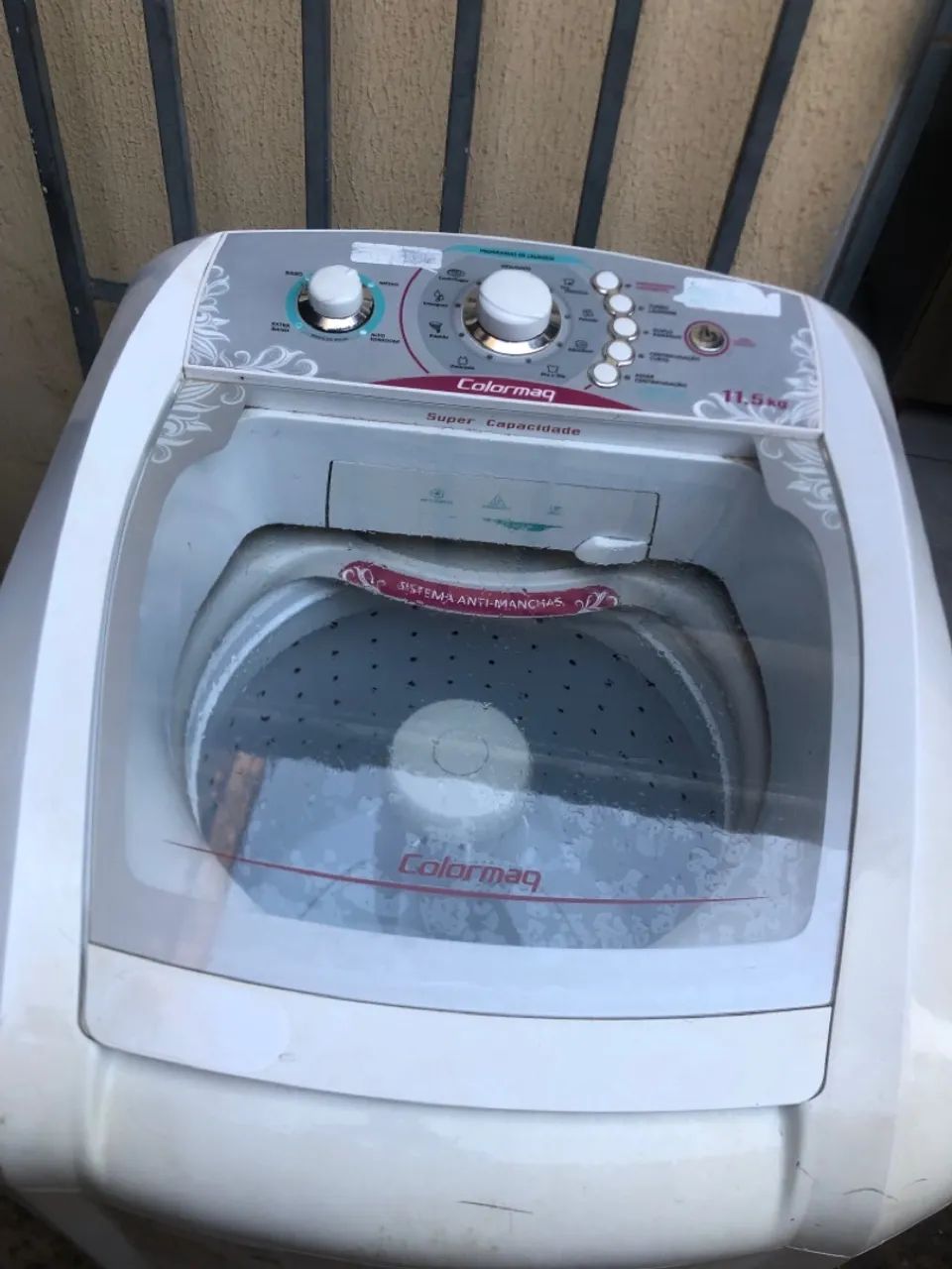 Máquina de lavar 110v funcionando normalmente com algumas avarias 