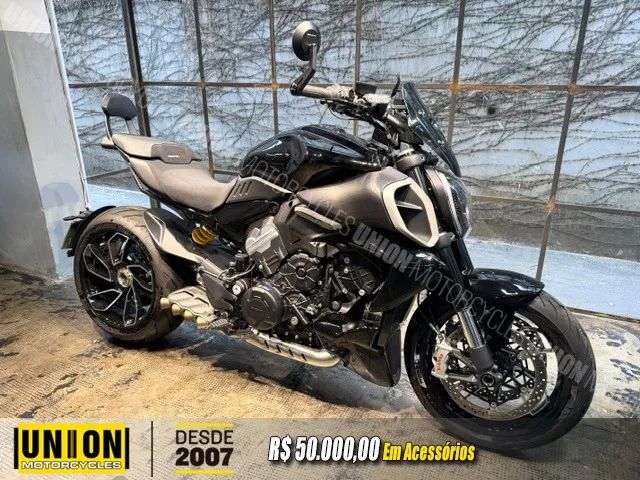 DUCATI DIAVEL V4
