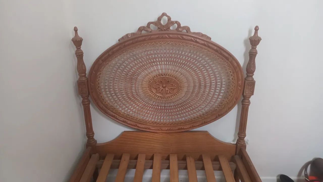 Cama solteiro Antiga em Ótimo estado 