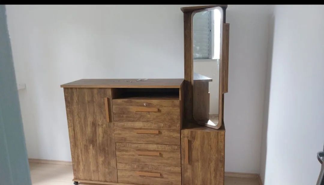 Cômoda com Espelho 4 gavetas e 2 Portas - Ótimo estado - Foto 2