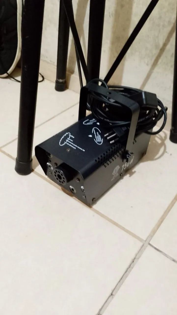 Kit completo iluminação pedestal e máquina de fumaça... - Foto 4