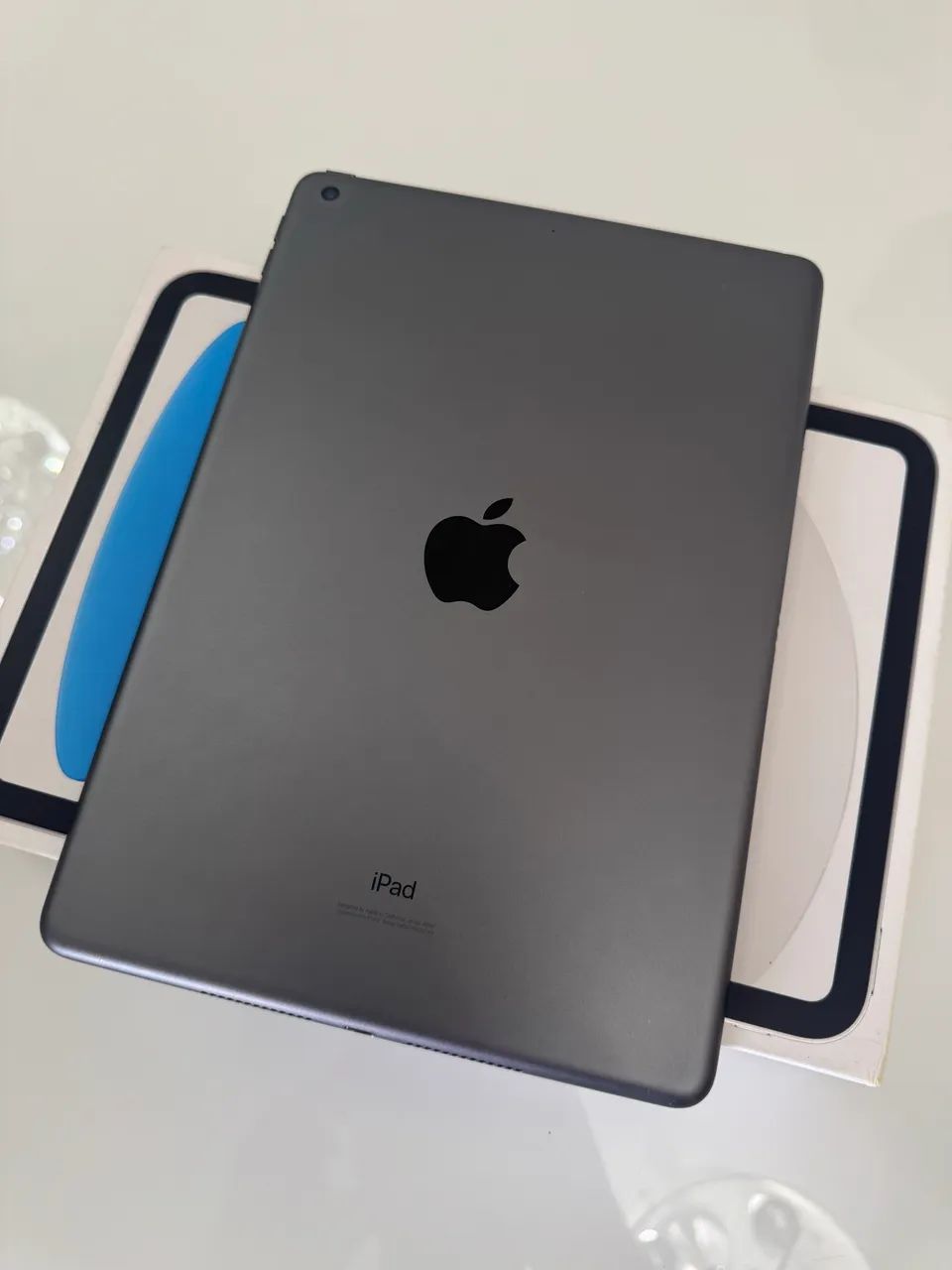 iPad 7ª Geração - Com caixa e cabo de carregador 