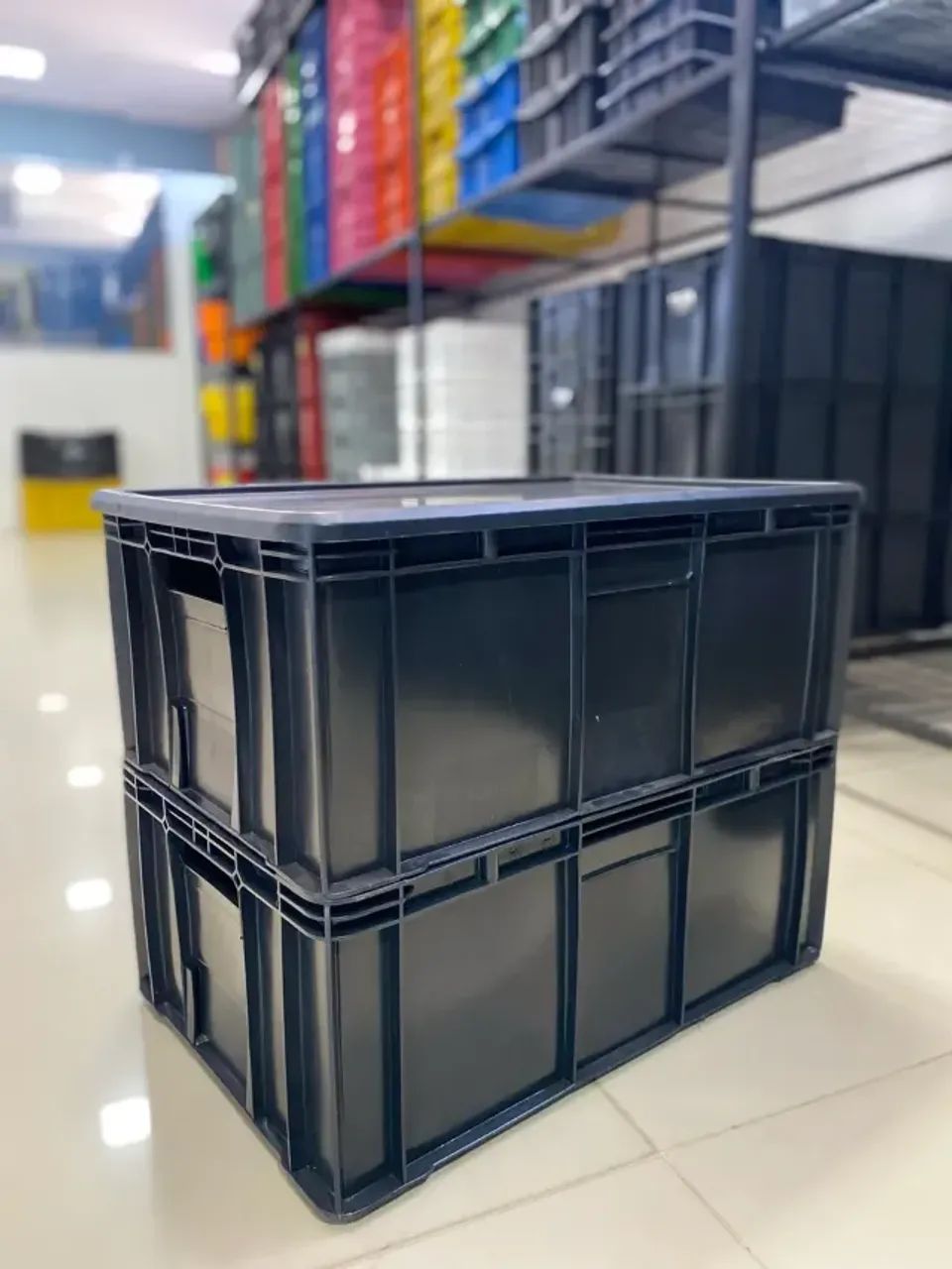 Caixas plásticas fechadas para organização e transporte de produtos - Foto 4