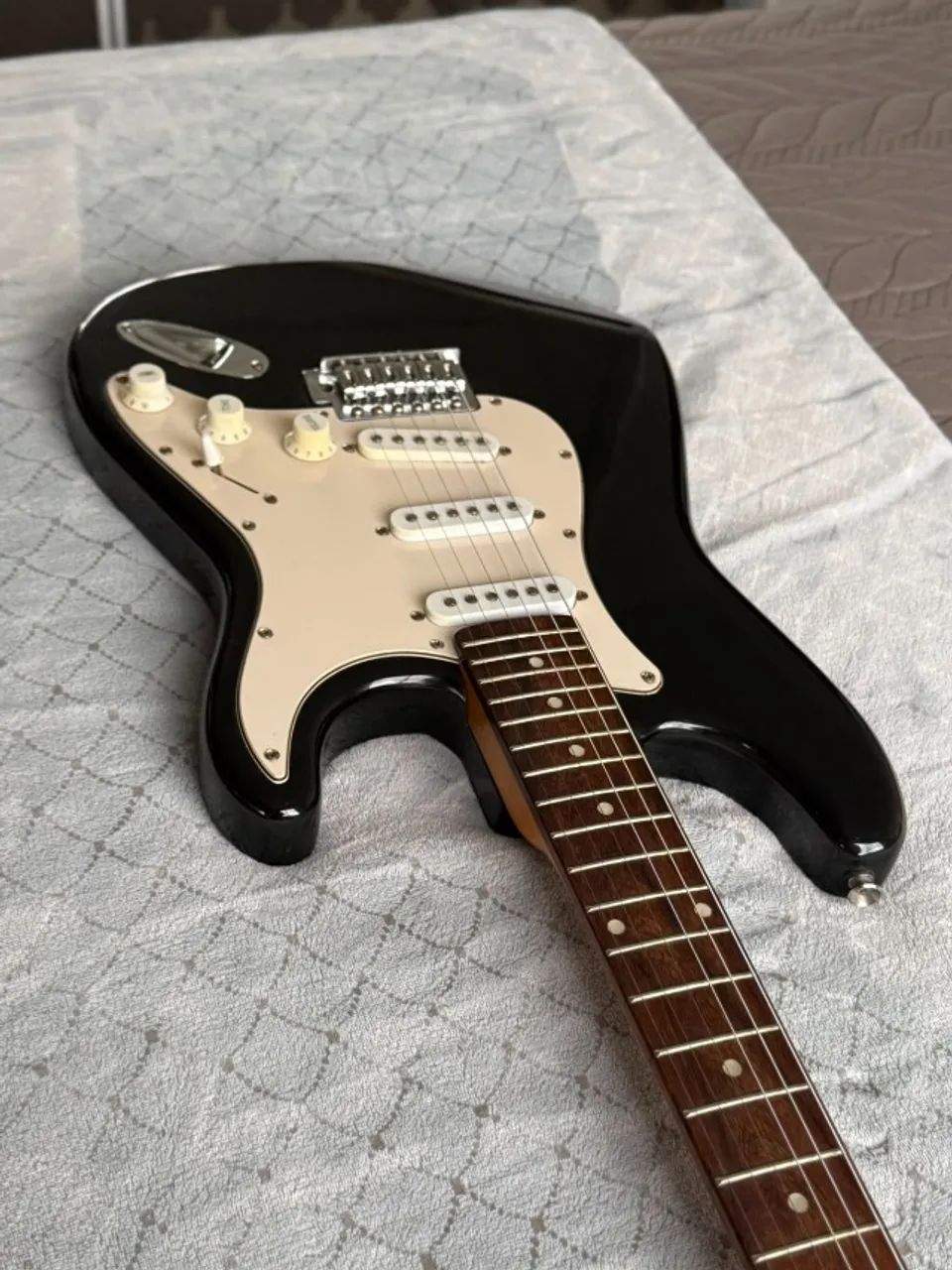 Guitarra Dolphin stratocaster  - Foto 2