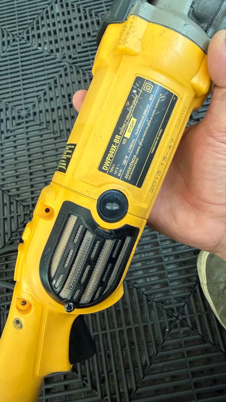 Politriz Dewalt 127 com garantia  - Foto 4