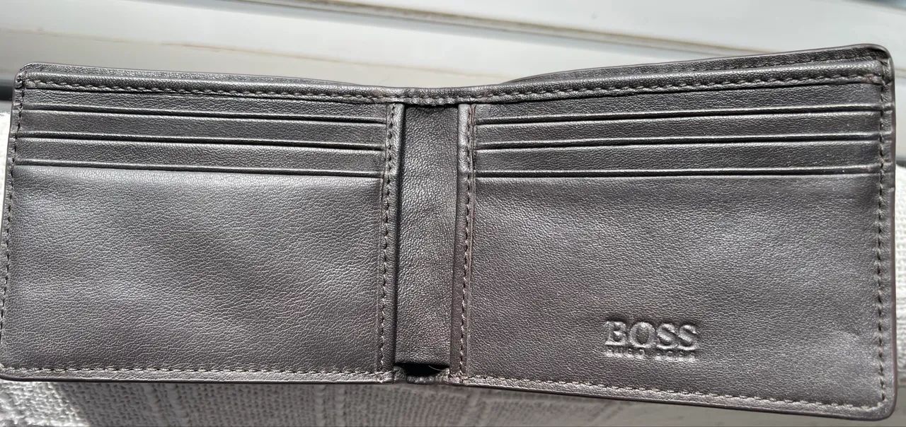 Carteira Hugo Boss Marrom Couro excelente estado - Foto 2