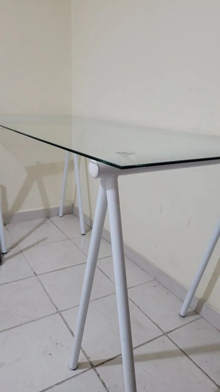 Mesa de Vidro | Cavalete