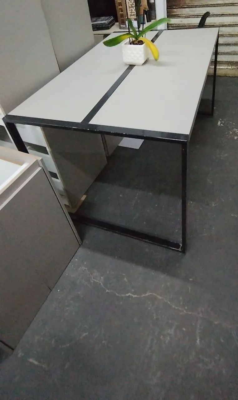 Mesa em MDF com pé de ferro  - Foto 2