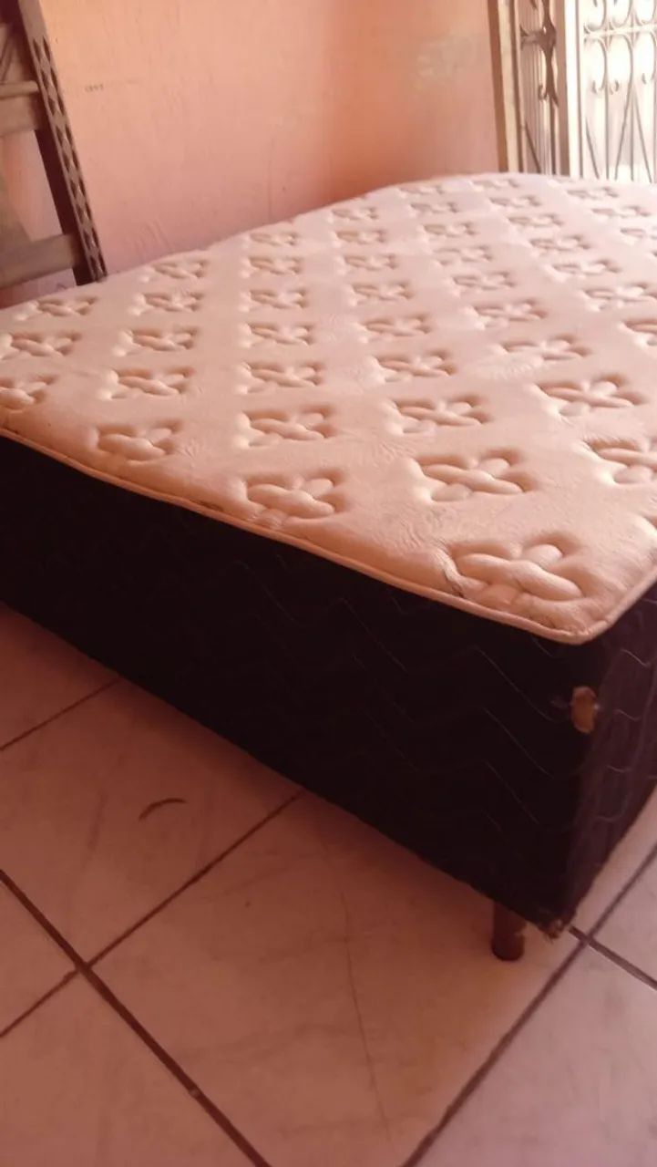 Cama casal Márcia em ótimo estado  - Foto 2