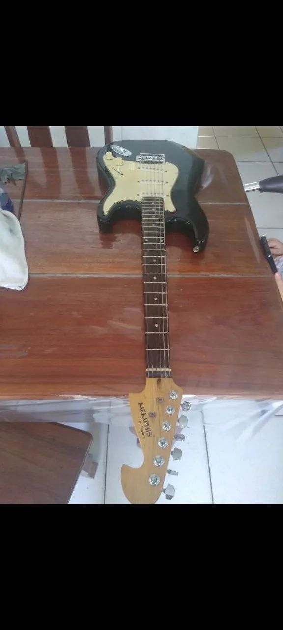 Guitarra Memphis stratocaster regulada