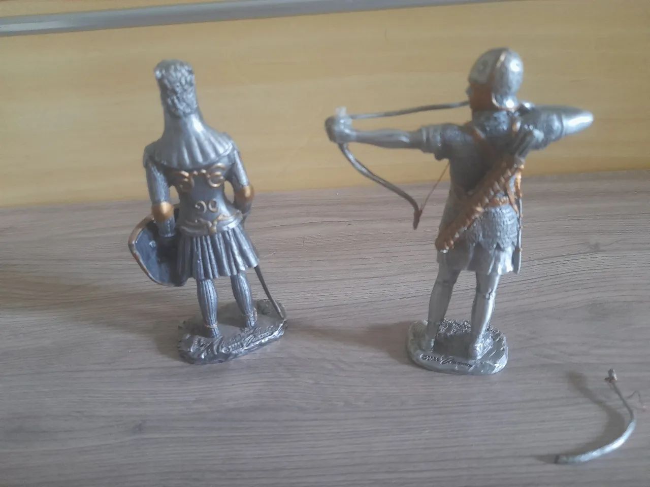 Miniaturas cavaleiro e arqueiro medieval em metal - Foto 2