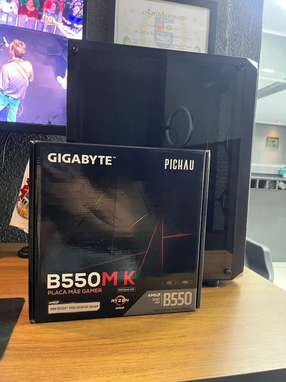 PLACA MÃE GIGABYTE B550M K + GABINETE APUS MID TOWER