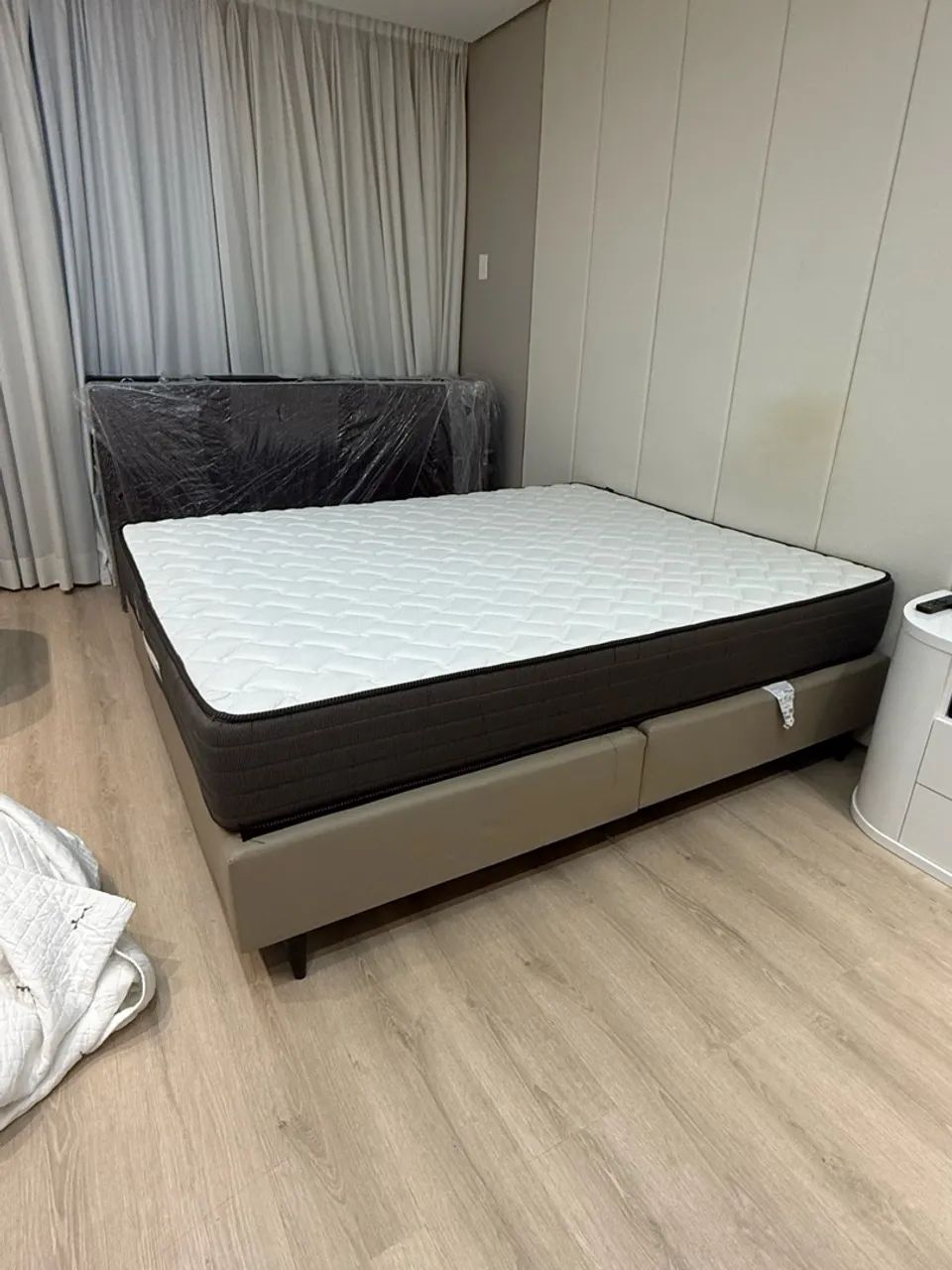 Cama Queen Ortobom seminova