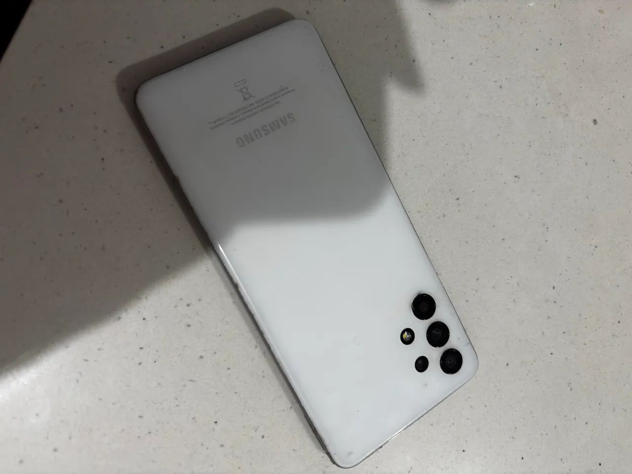 Celular Samsung A32 com defeito