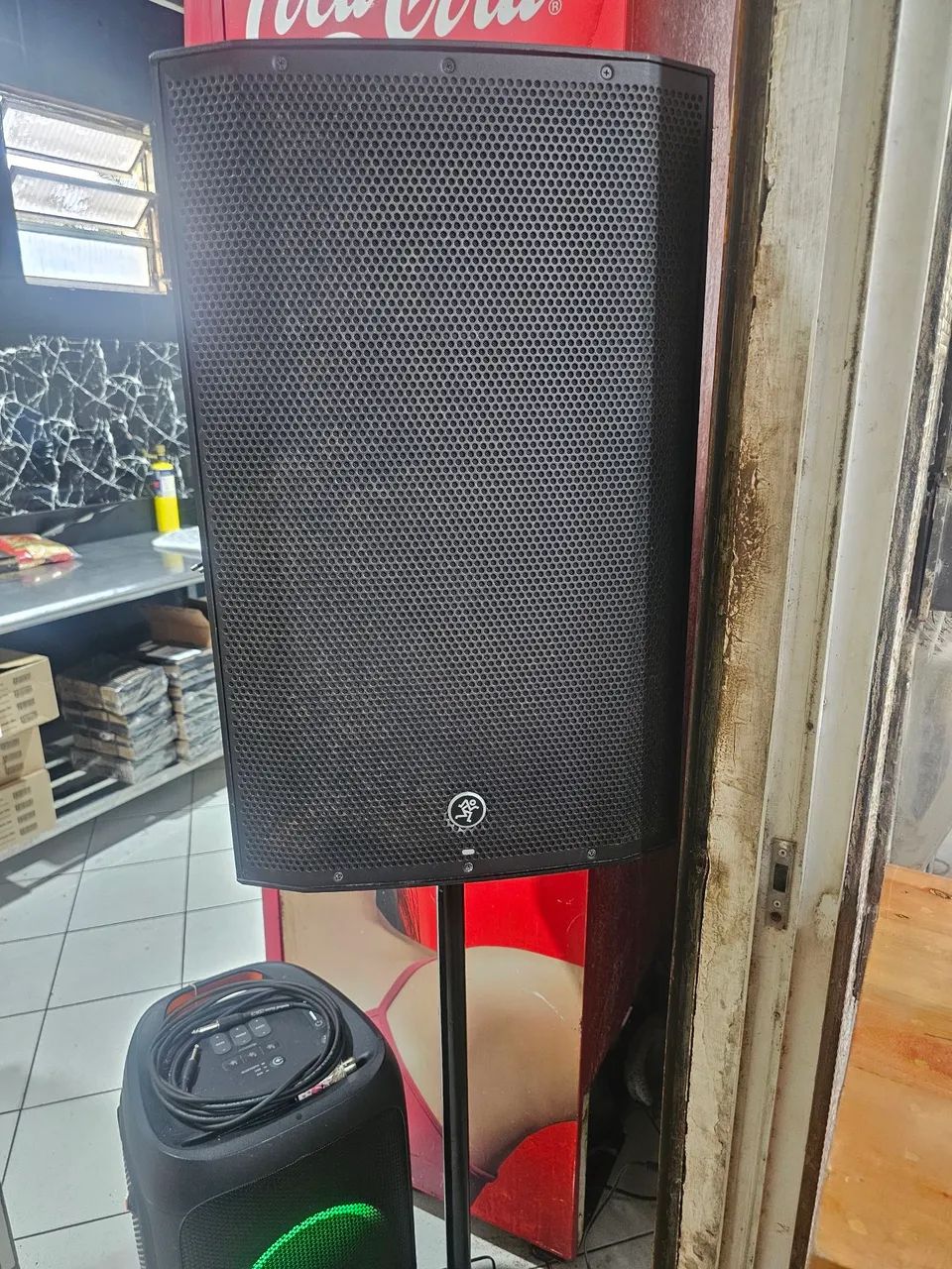 Mackie Thump15A é uma caixa de som ativa. Aceito troca  - Foto 4