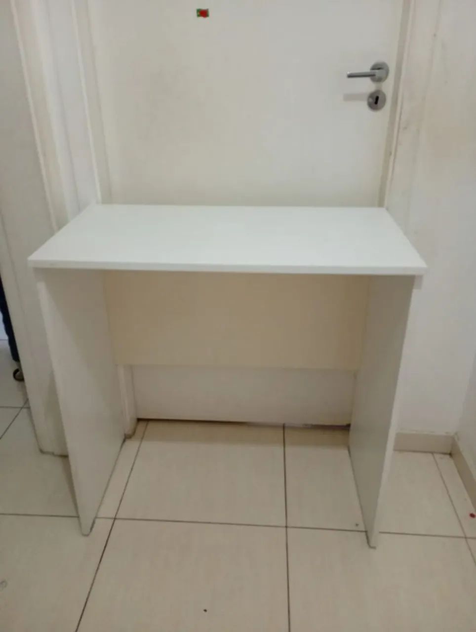 Mesinha branca para trabalho
