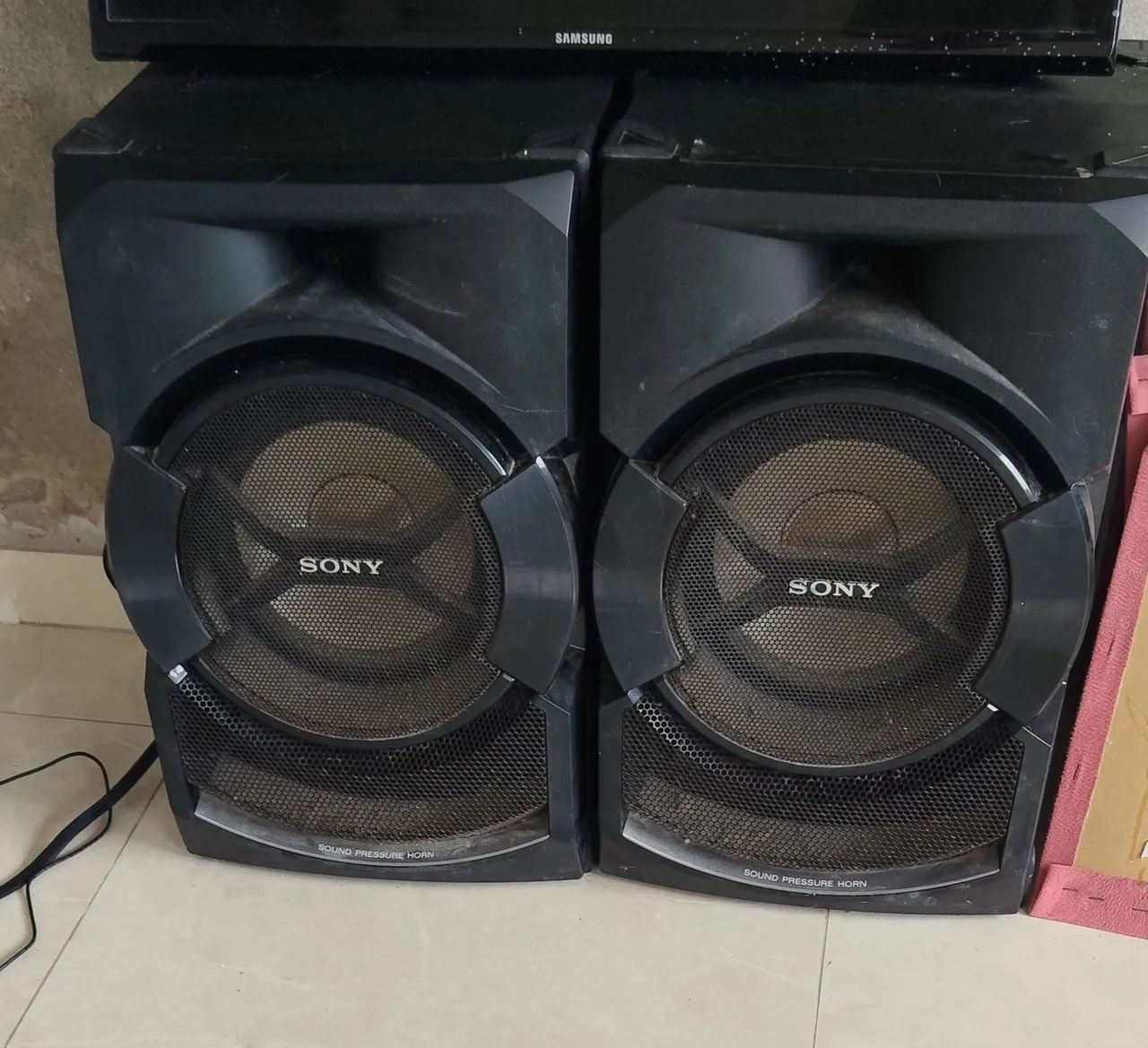 Vende-se 2 caixas de som Sony