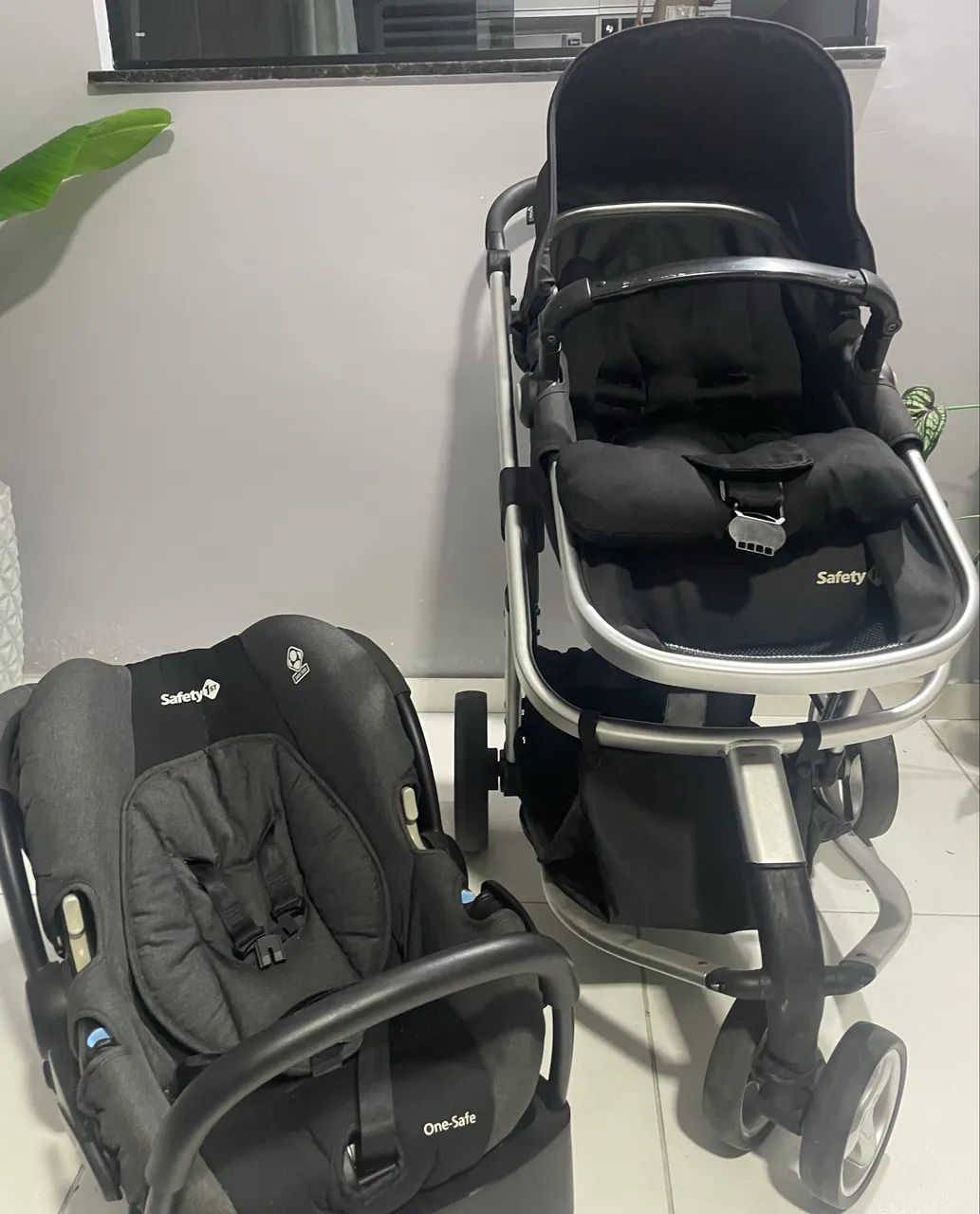 Carrinho + Bebê conforto MOBY SAFETY 1st
