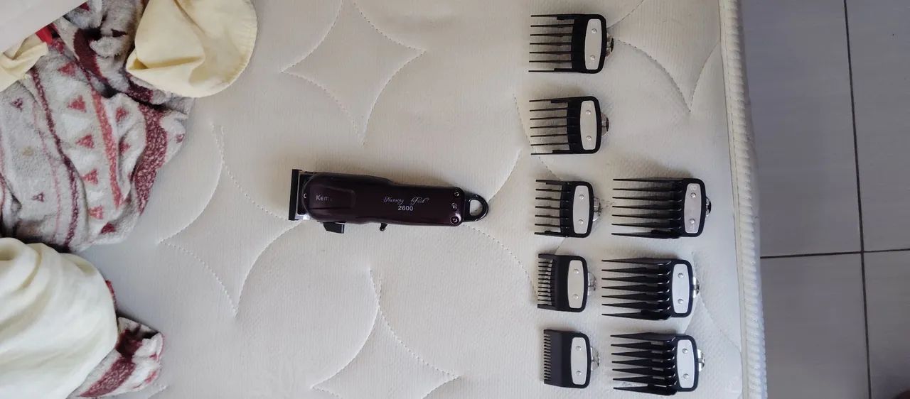 Máquina de Cortar Cabelo - Kemei 2600 - Foto 3