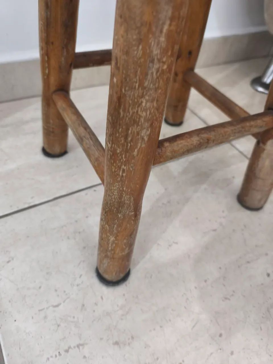 Banqueta de madeira  - Foto 4
