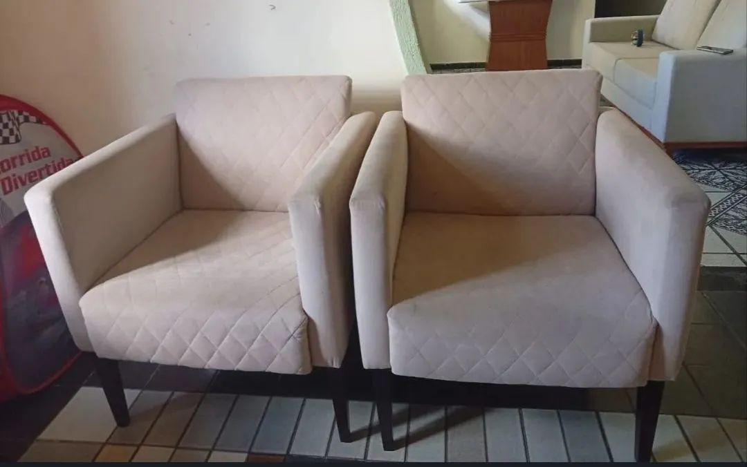 Sofá de três lugares e duas Poltronas - Foto 3