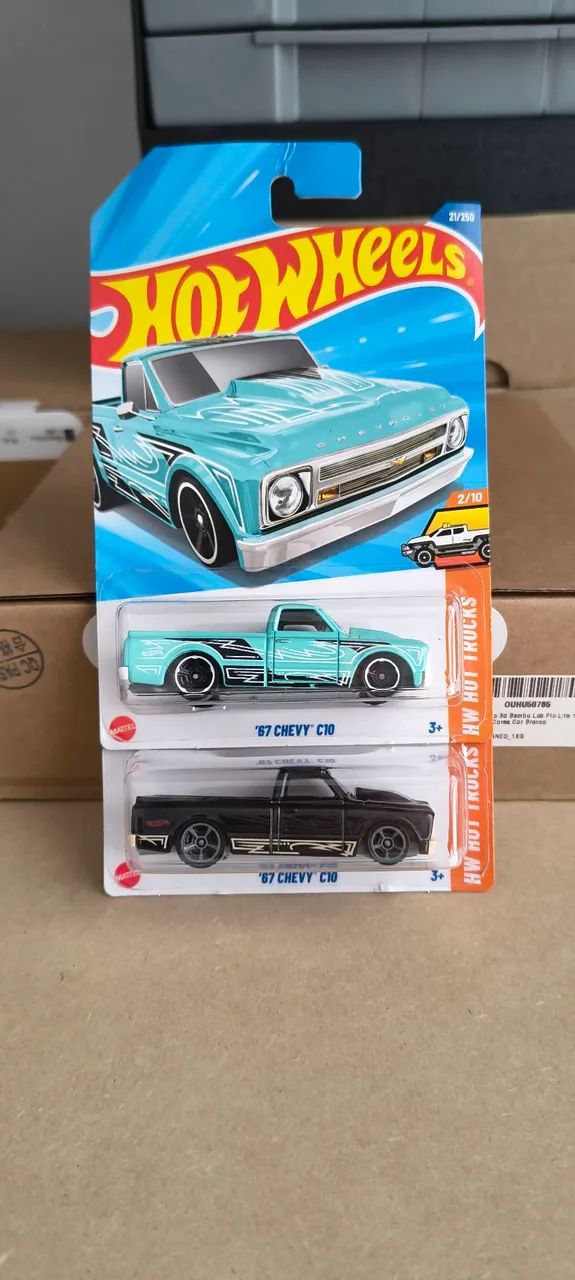Hot Wheels 2 '67 Chevy C10 Verde e Preta