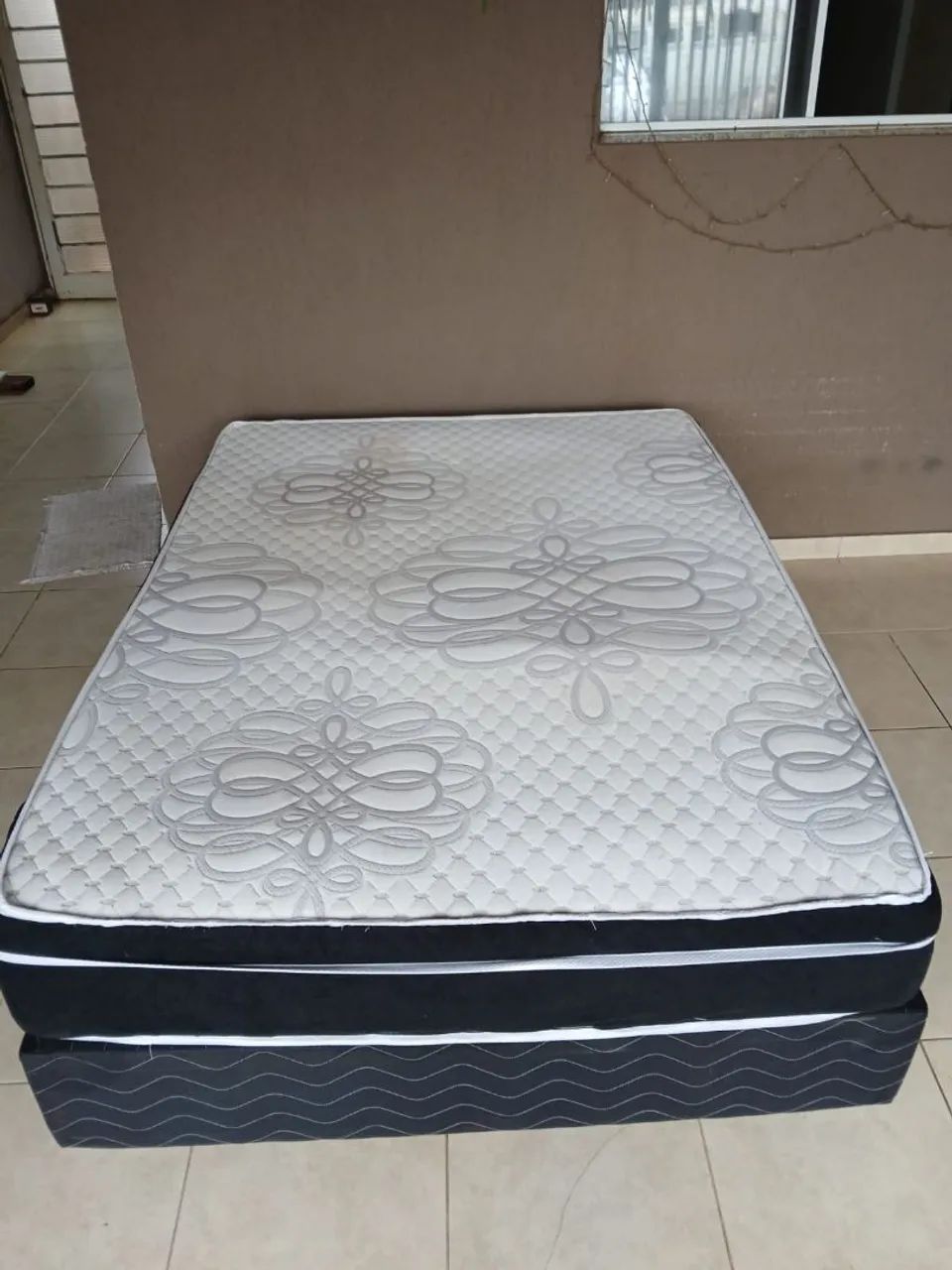 Cama box com colchão