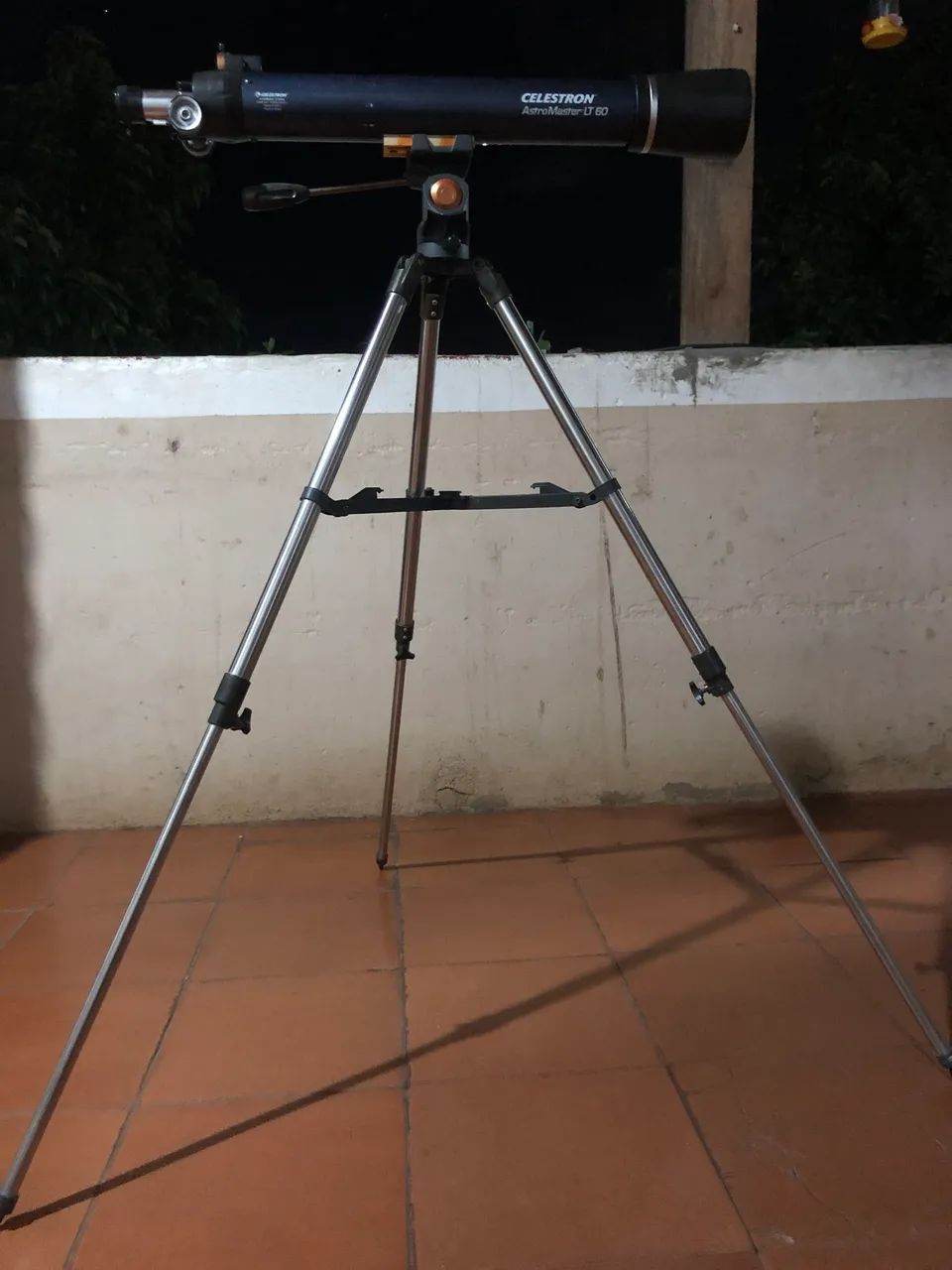 Kit Astrônomo Completo: Celestron AstroMaster LT 60 + Literatura  - Foto 2