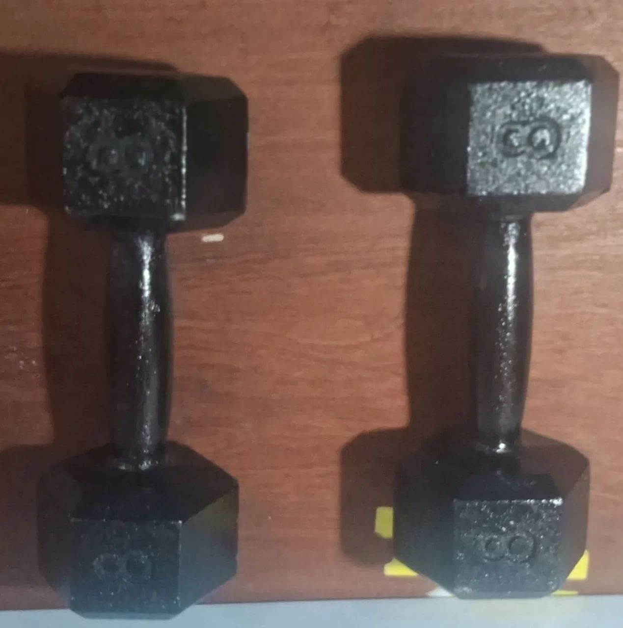 Vende_se  1 par de Halteres de 8kg - Foto 3