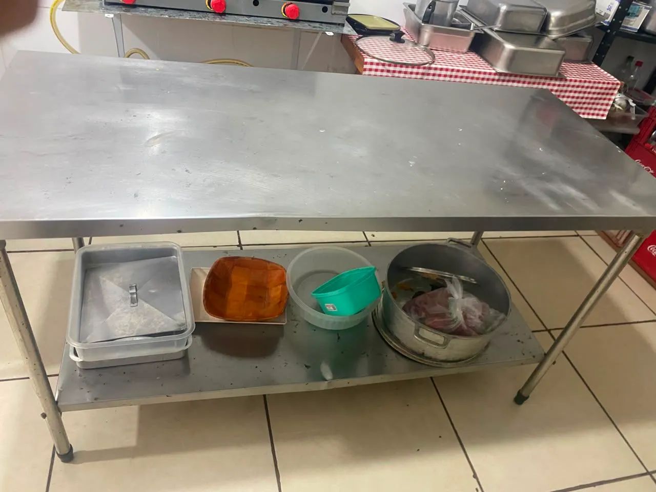 Mesa inox em excelente uso  - Foto 2