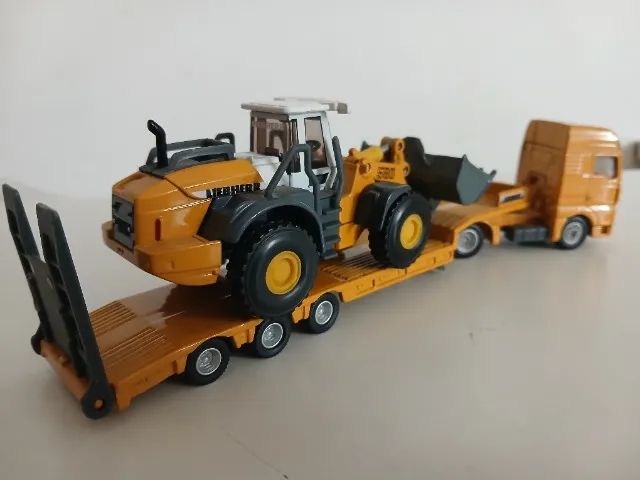 Miniatura Caminhão Plataforma + Trator Liebherr 580 Siku 1:87 - Foto 2