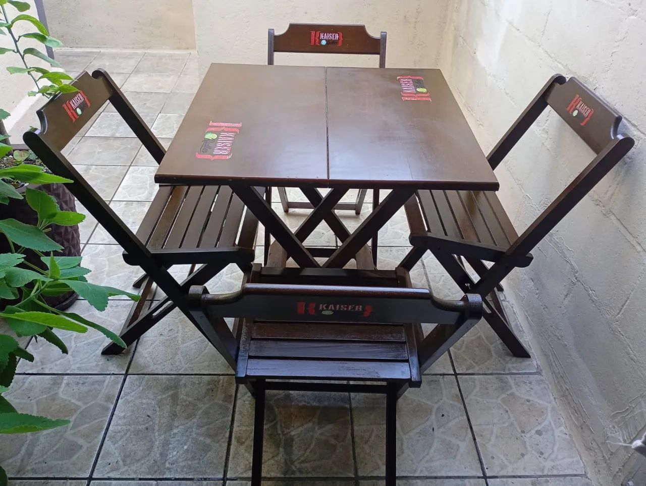 Mesa bar com 4 cadeiras 