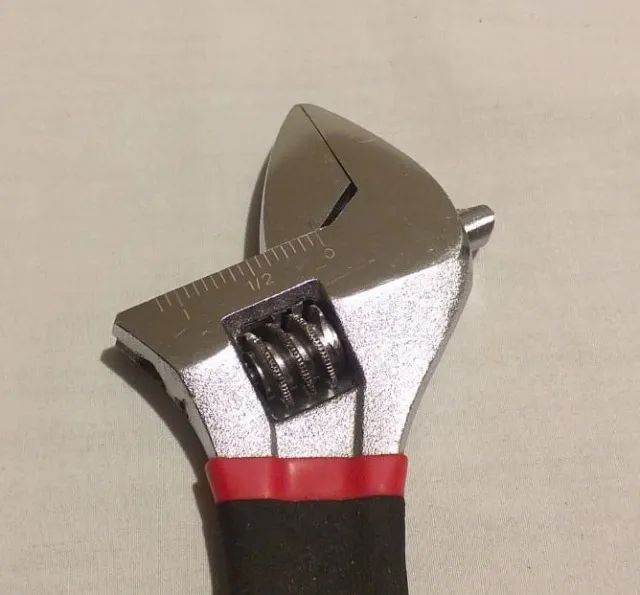 Chave Inglesa marca Shop Force. Nova, sem uso. Cromada com cabo emborrachado. 8 polegadas - Foto 5