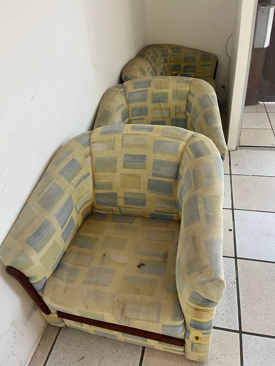 Sofás e poltronas para doação 